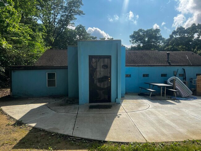 Primary Photo - 2711 Robinwood Rd