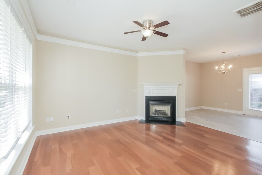 Building Photo - 7318 Darblay St