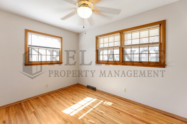 Building Photo - 935 N Valleyview St