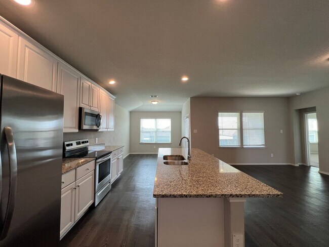 Building Photo - Wonderul 4/2 Single Story in White Wing, NBTX