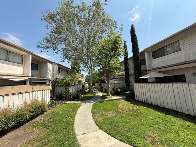 Building Photo - Upgraded 3-Bedroom Condo for Rent in Arleta!