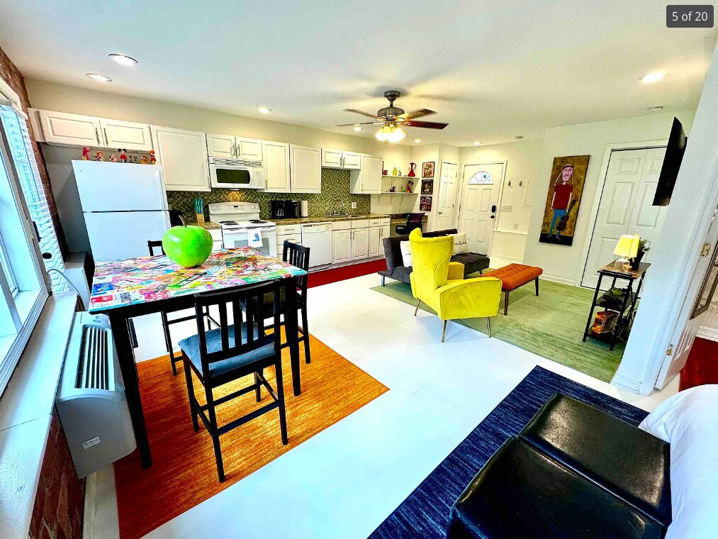 Building Photo - 924 Spain Ave