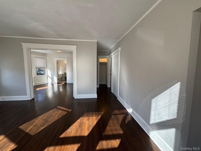 Building Photo - 52 Hoyt St