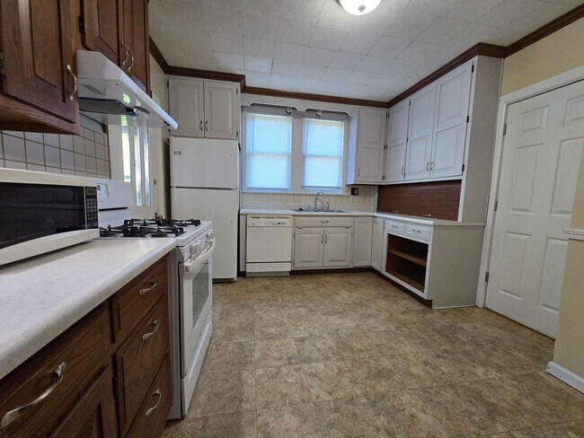 Building Photo - 610 N Mclean St