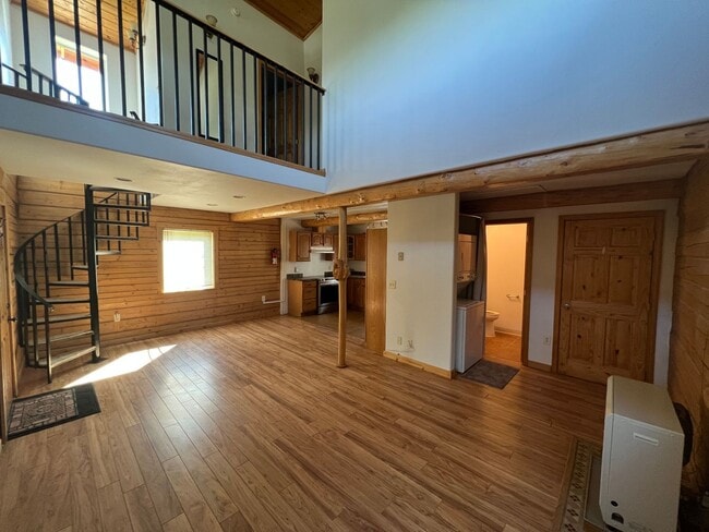 Building Photo - Century 21 Gold Rush - 2 bed, 1.5 bath (No...
