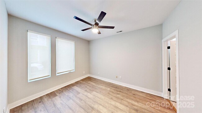 Building Photo - 208 Walnut Ave