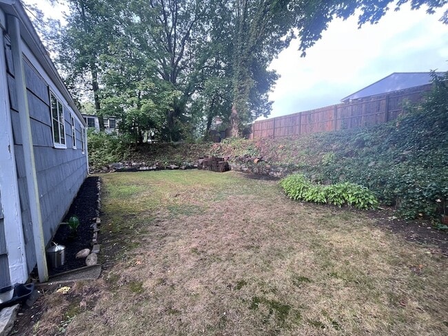 Building Photo - 3 Tryon Ave