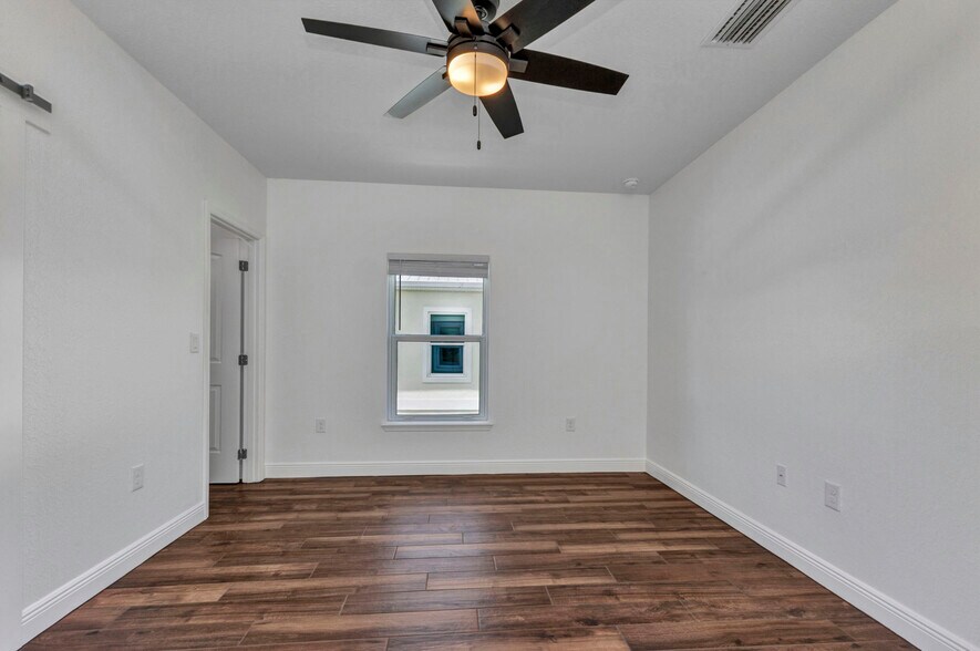 Building Photo - 419 Carmalita St