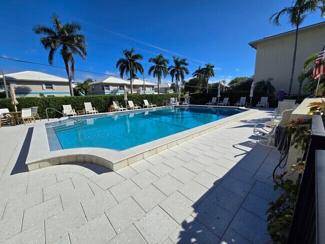 Building Photo - 60 Venetian Dr