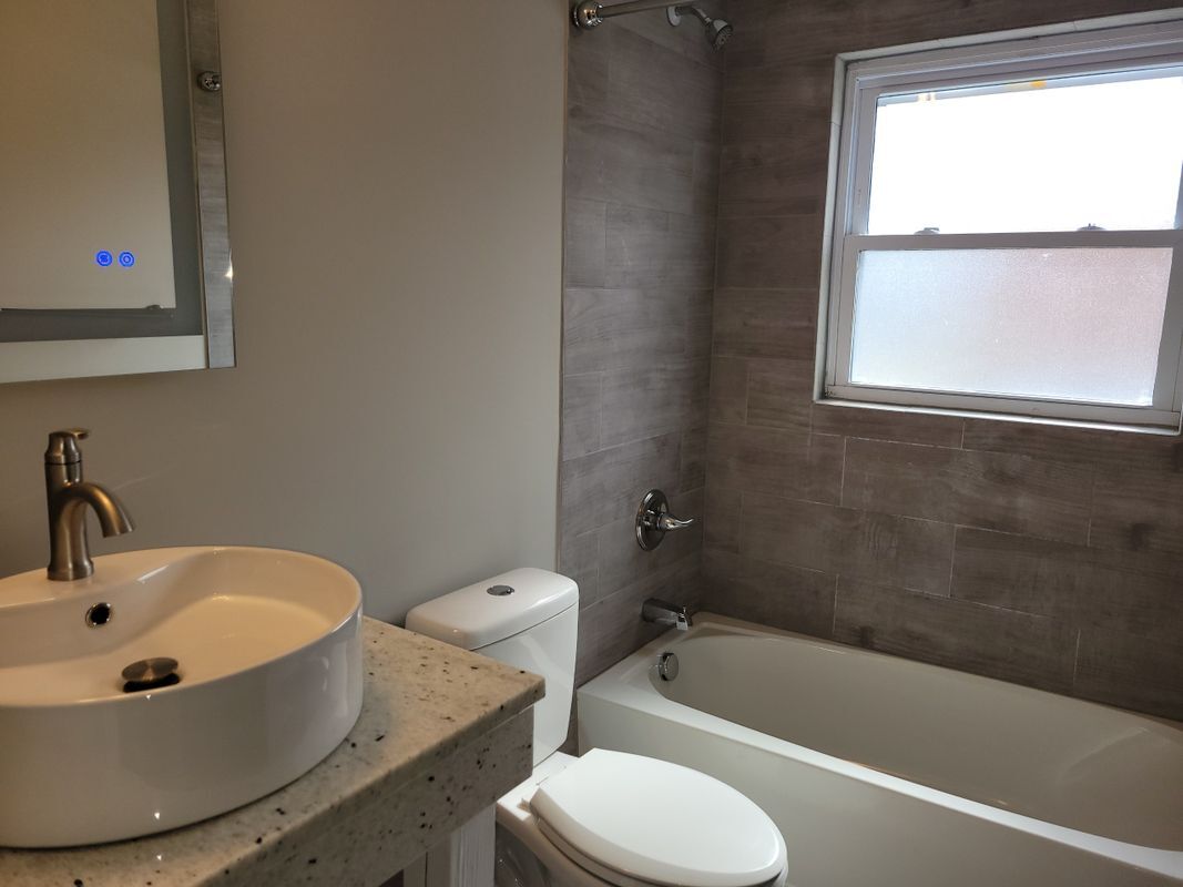 Building Photo - 1231 Laidlaw Ave