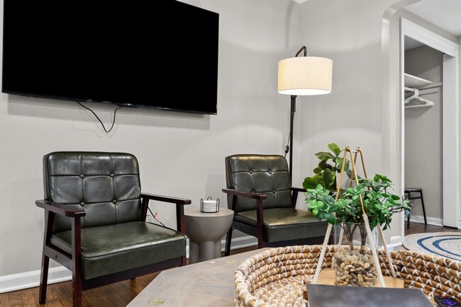 Building Photo - 8254 Mary Ann Ave