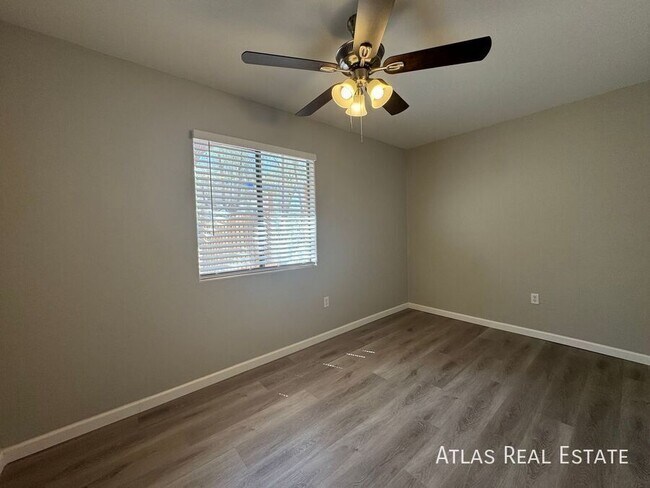 Building Photo - 506 N Iroquois Ave