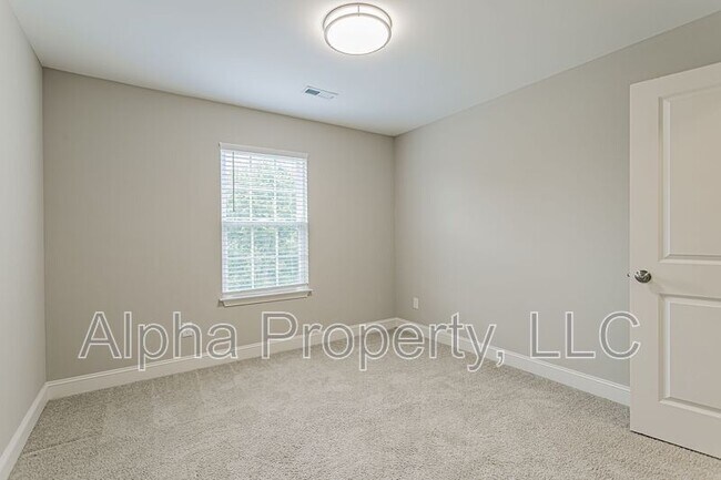 Building Photo - 830 Chartwell Dr