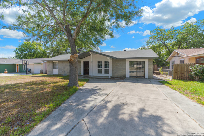 Building Photo - 4851 Castle Arms Dr