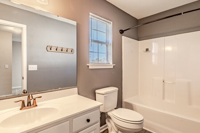 Building Photo - Walkerton Home