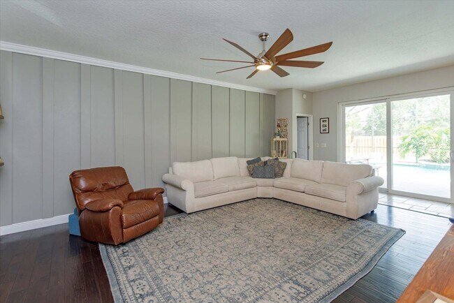 Building Photo - Beautifully Updated 4-Bedroom Pool Home in Winding Hollow