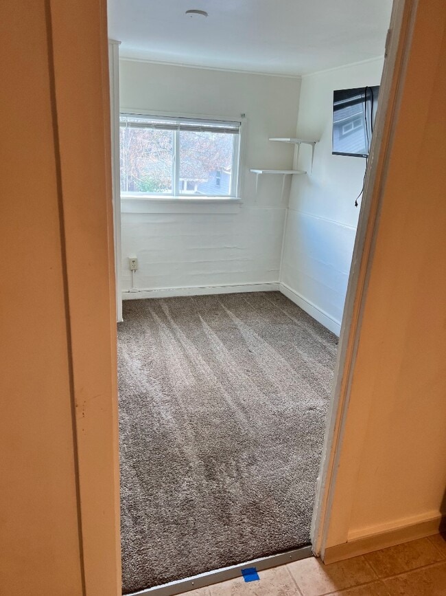 Building Photo - 36 Dewey St