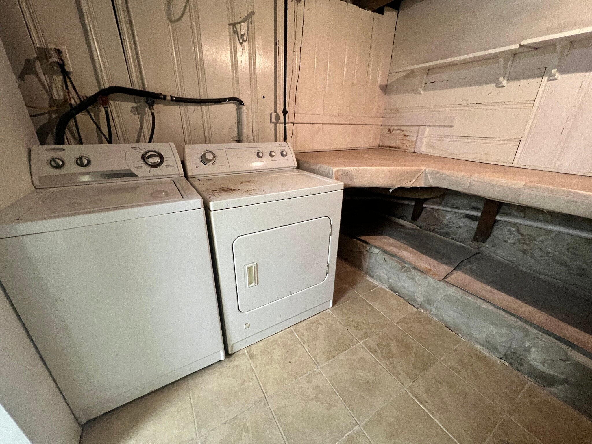 Building Photo - 2408 S Sartain St