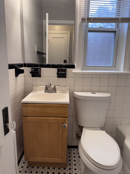 Building Photo - 319 Parkland Pl SE