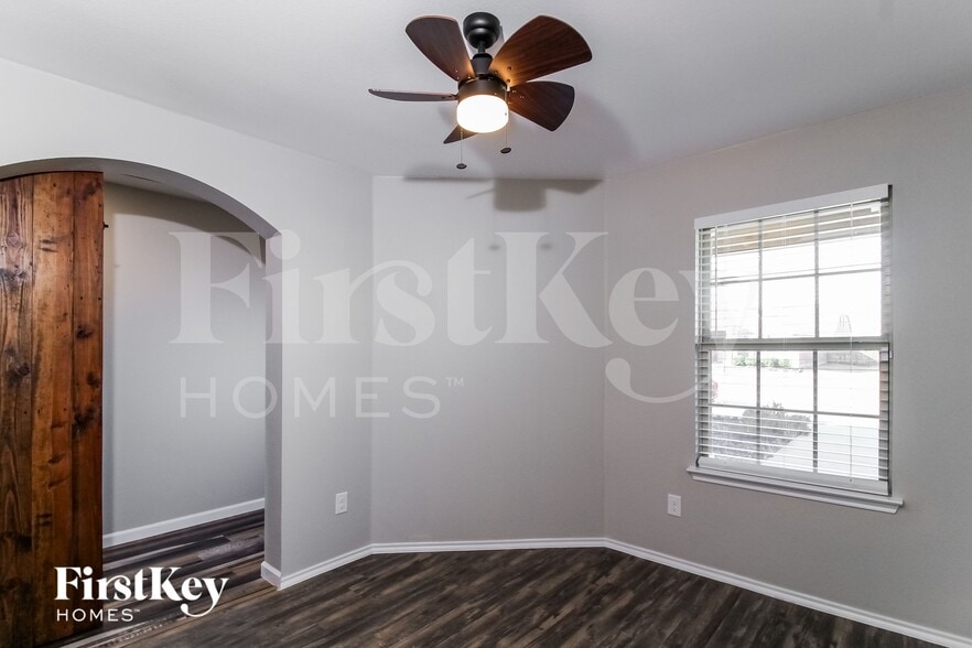 Building Photo - 1307 Bent Grass Dr