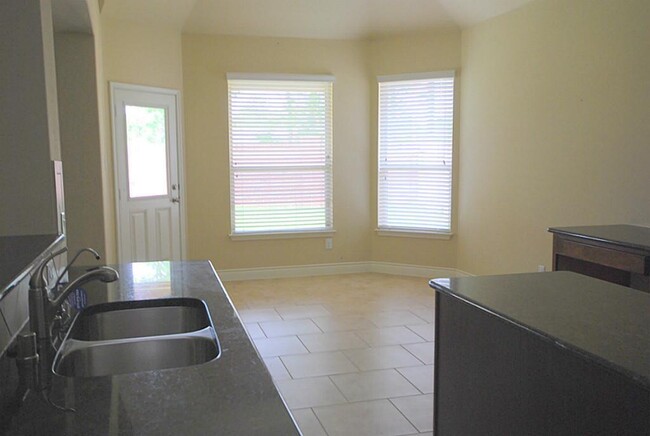 Building Photo - 5623 S Denham Ridge Ln