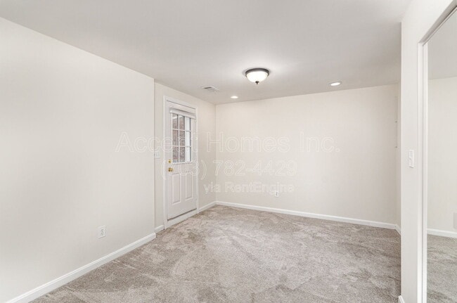 Building Photo - 449 Old Town Ct