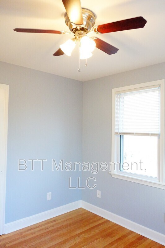 Building Photo - 907 Hudson Ave