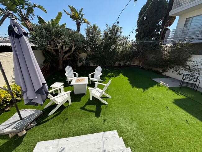 Building Photo - 544 8th St