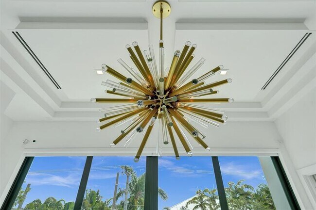 Building Photo - 1111 SE 9th Ave