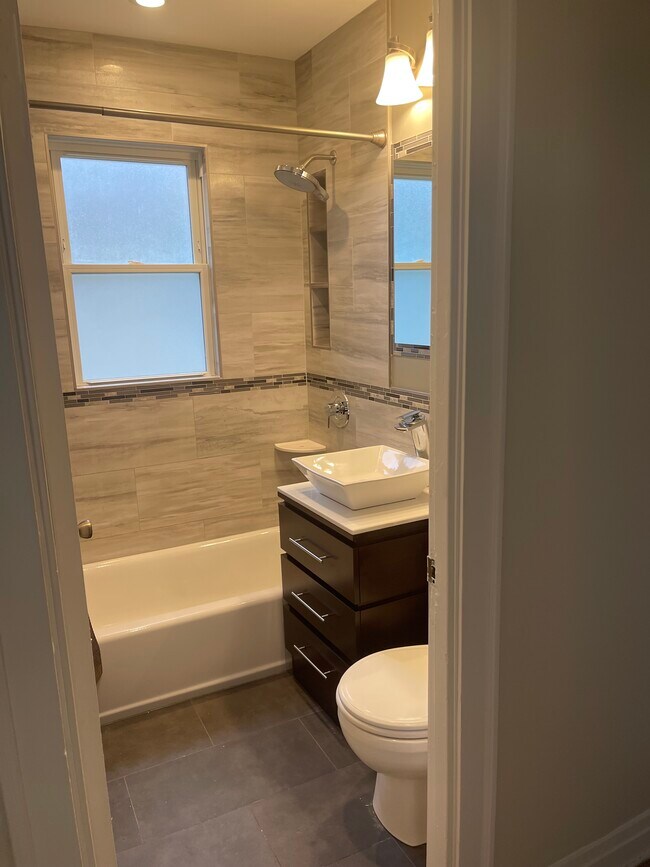 Building Photo - 1428 Fowler Ave