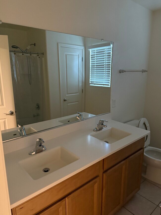 Building Photo - 794 E Catwalk Pl