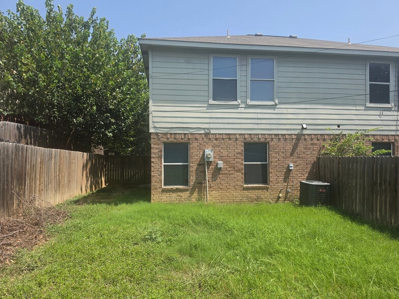 Building Photo - Room in Duplex on Arbor Ave