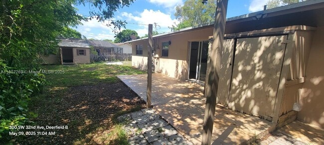 Building Photo - 300 SW 32nd Ave
