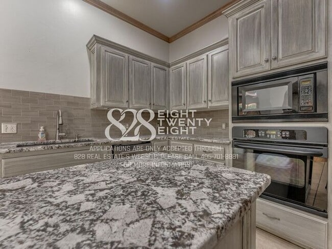 Building Photo - Stunning 3 Bed/3 Bath Home in Auburn Meadows Gated Community