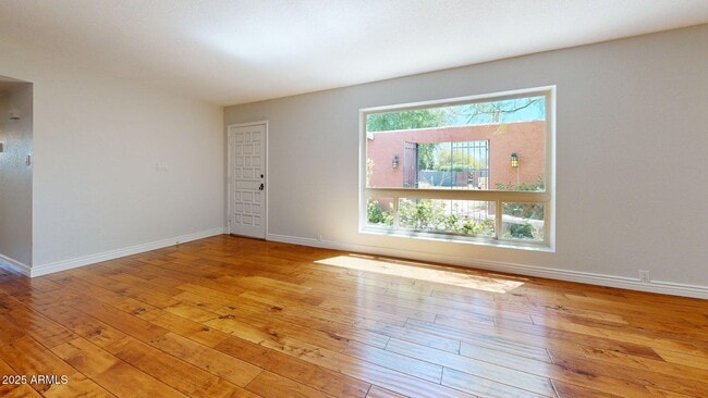 Building Photo - 2534 S Grandview Ave