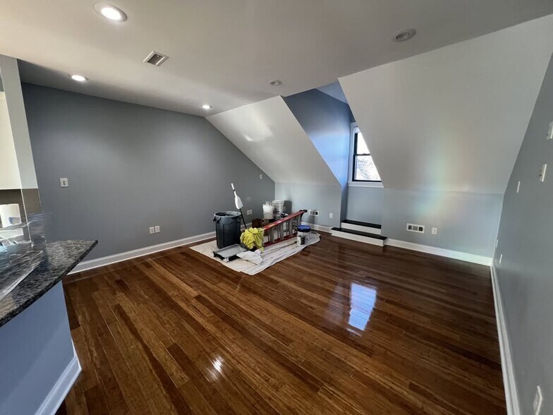 Living Room - 13 Chester St