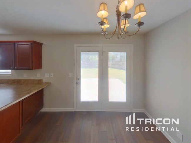 Building Photo - 820 Chickamauga Dr