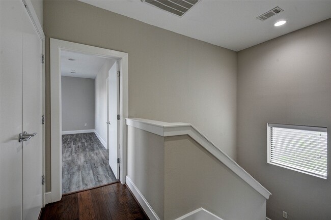 Building Photo - 607 Sydnor St