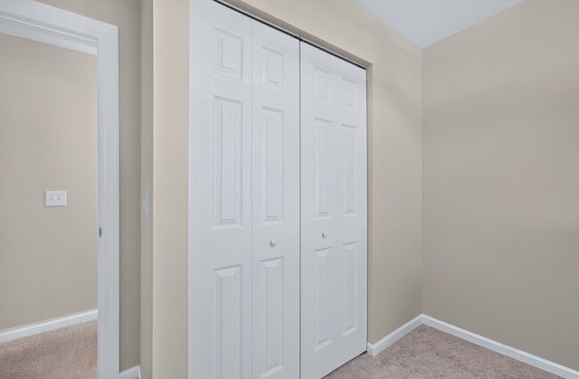 Building Photo - 665 Thorntree Ct