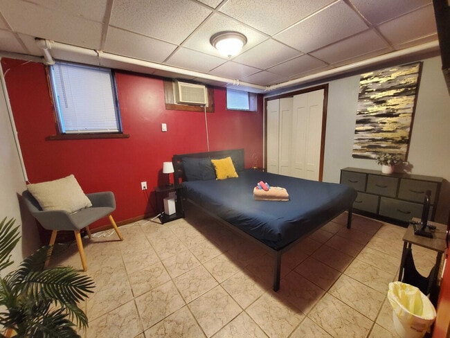 Building Photo - 37 Bancroft St