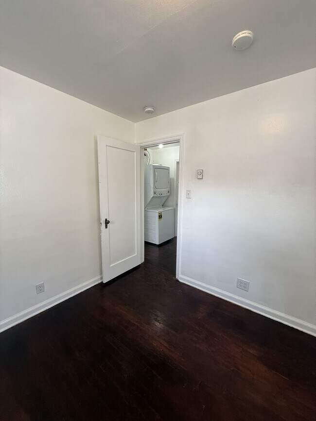 Building Photo - 428 S 10th Ave