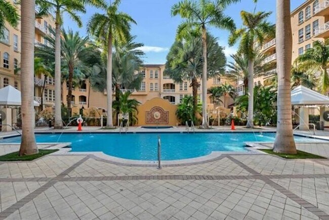 Building Photo - 3001 NE 185th St