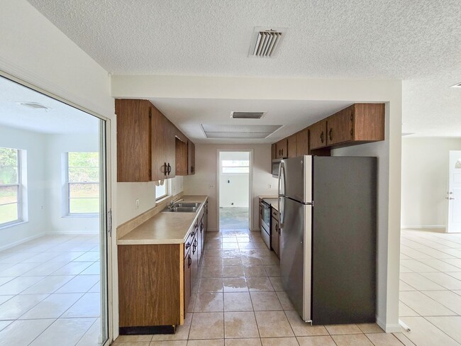 Building Photo - Charming 2 bed 2 bath in Vero Beach!