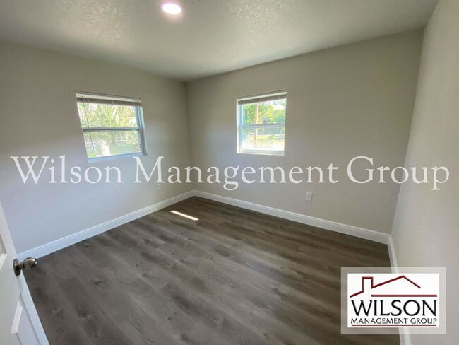 Building Photo - 1904 SW Rd