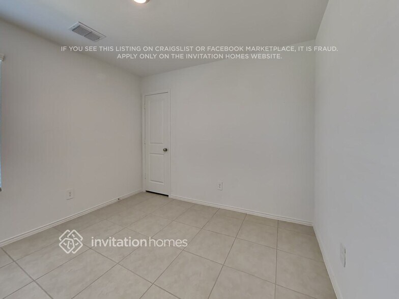 Building Photo - 3224 Crestone Dr