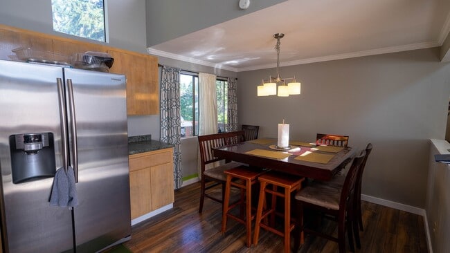 Building Photo - 3 Bed 2.5 Bath Home