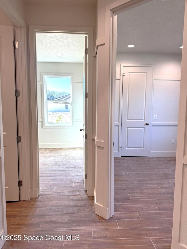 Building Photo - 2801 Edington Dr