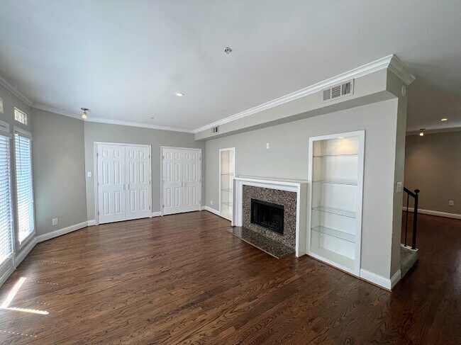 Building Photo - 4040 Avondale Ave