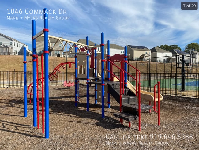 Building Photo - 1046 Commack Dr