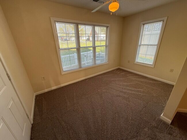 Building Photo - Beautiful 2 Bed 2 Bath Villa with 1 Car Ga...